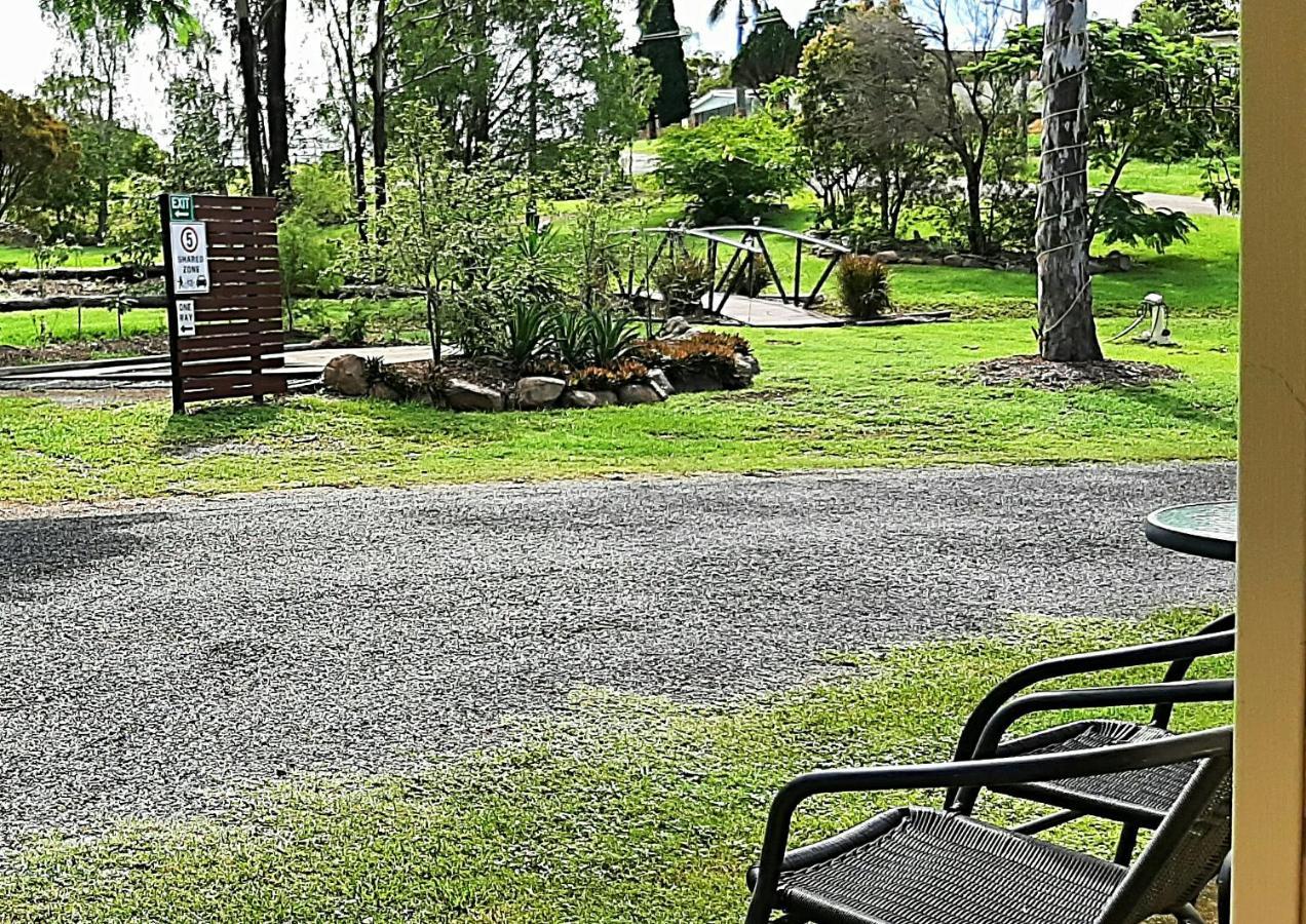 فندق Mt Larcom Tourist Park Mount Larcom المظهر الخارجي الصورة
